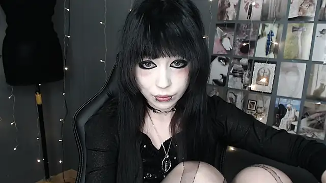  LUCY LAVE online show from April 17, 11:51 pm