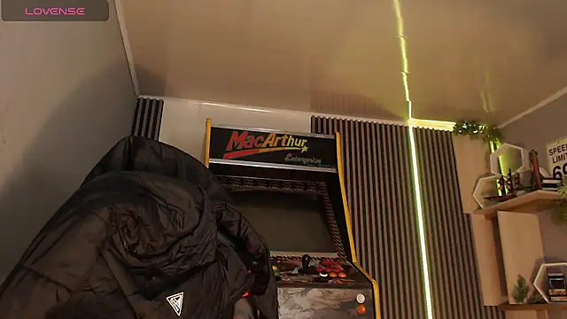 Bastian MCcormick online show from December 14, 12:00 pm