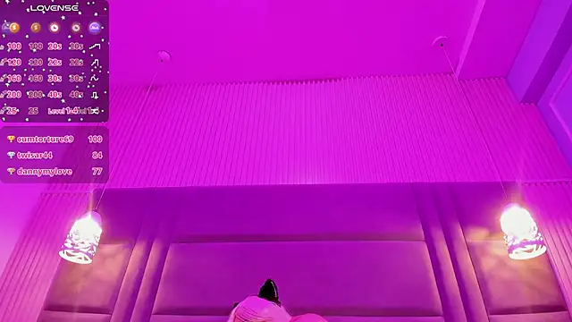 SamanthaaReed online show from October 19, 4:15 am