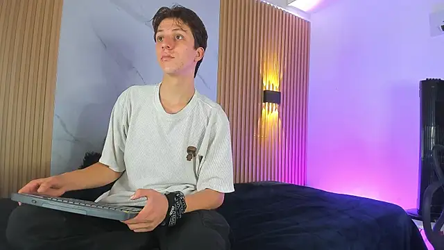 IM DAREN online show from November 4, 11:36 am