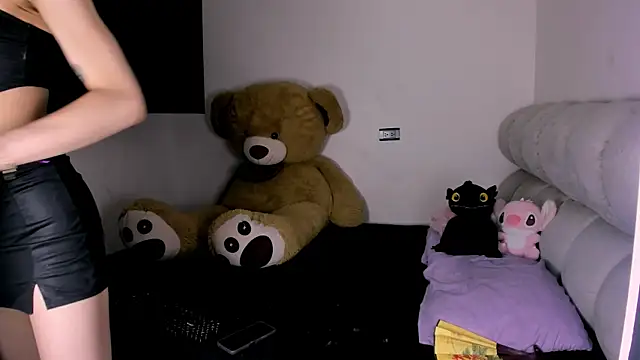 fhalon foxxxys  online show from July 1, 10:10 pm