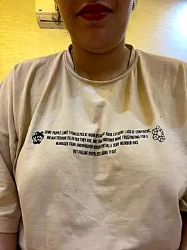 Snapshot of Bold-arabic-vibes chatting on December 14, 9:31 pm Bold-arabic-vibes online show from December 14, 9:31 pm