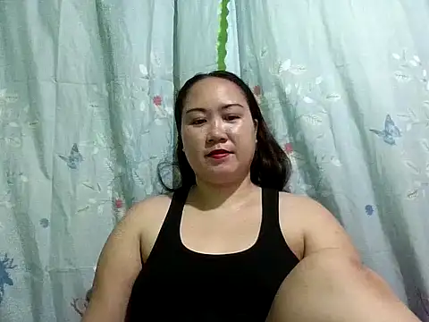 Snapshot of prettywetmom88 chatting on October 13, 10:06 am prettywetmom88 online show from October 13, 10:06 am