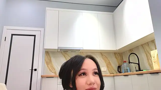 lunajii online show from April 15, 1:33 am