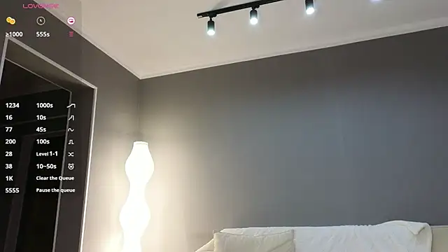 lunajii online show from December 15, 3:40 pm