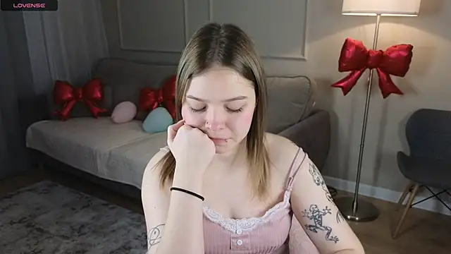 patriciapink online show from February 19, 8:11 am