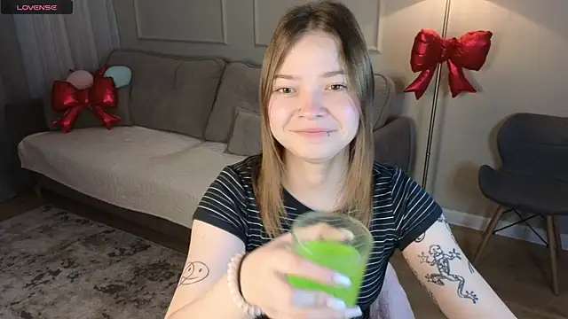 patriciapink online show from March 30, 8:05 am