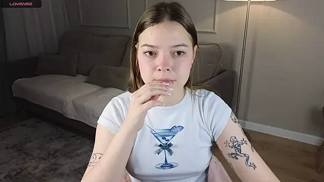 patriciapink online show from December 19, 8:27 am