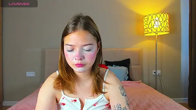 patriciapink online show from October 3, 8:49 am