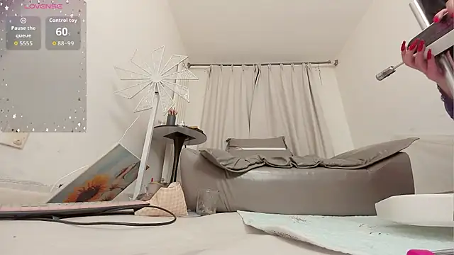 fox-yiyi online show from November 12, 12:09 pm