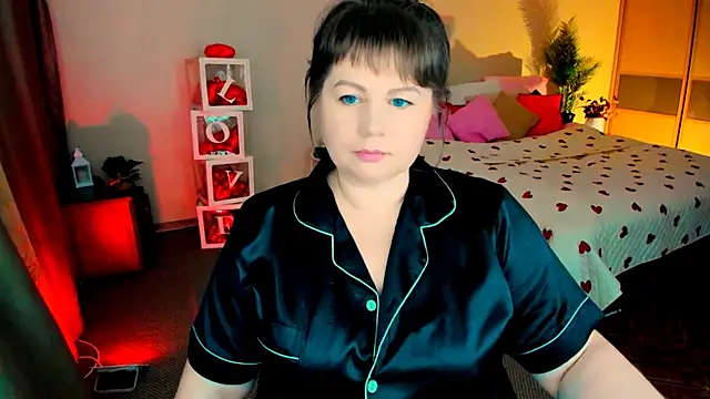 CrystaalStaar online show from February 18, 7:32 pm