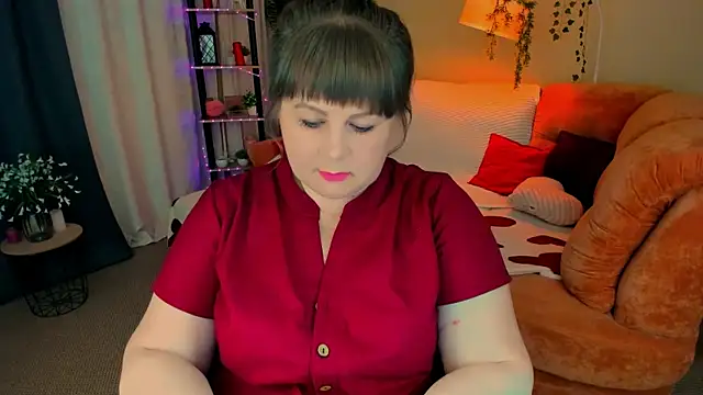 CrystaalStaar online show from June 24, 8:50 pm