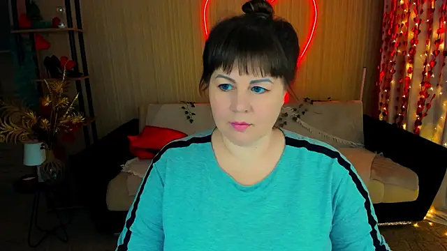 CrystaalStaar online show from March 19, 6:30 pm