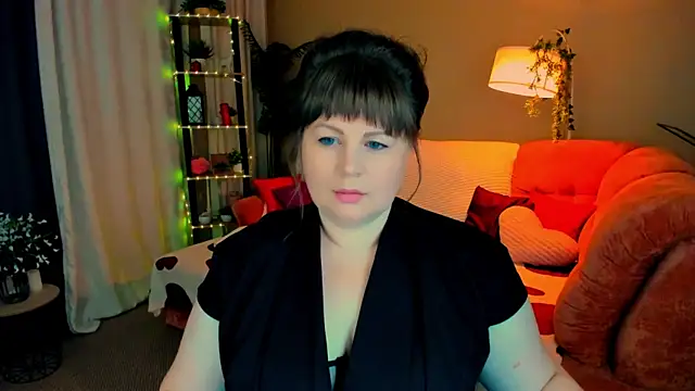 CrystaalStaar online show from June 11, 8:39 pm