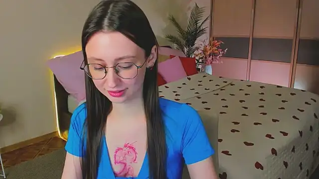 Snapshot of YourLovellyStory chatting on April 20, 12:41 pm YourLovellyStory online show from April 20, 12:41 pm