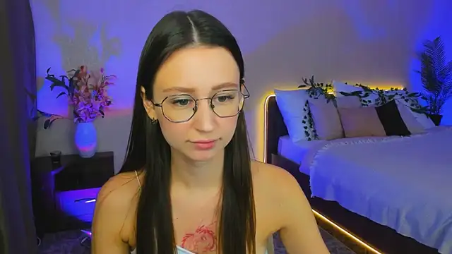 Snapshot of YourLovellyStory chatting on September 30, 4:35 pm YourLovellyStory online show from September 30, 4:35 pm