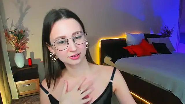 YourLovellyStory online show from November 6, 7:29 pm