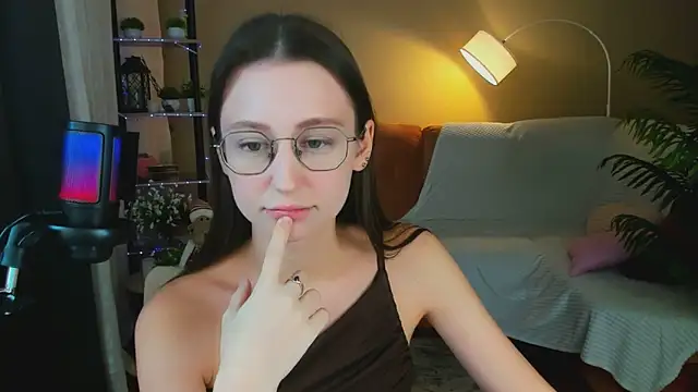 YourLovellyStory online show from November 28, 4:40 pm