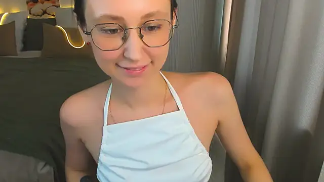 Snapshot of YourLovellyStory chatting on July 8, 12:28 pm YourLovellyStory online show from July 8, 12:28 pm