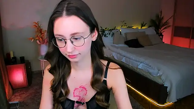 YourLovellyStory online show from December 4, 11:31 am