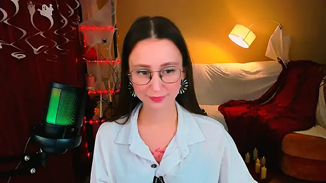 YourLovellyStory online show from October 27, 4:30 pm