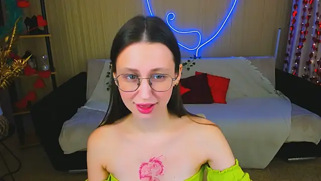 YourLovellyStory online show from March 3, 3:30 pm