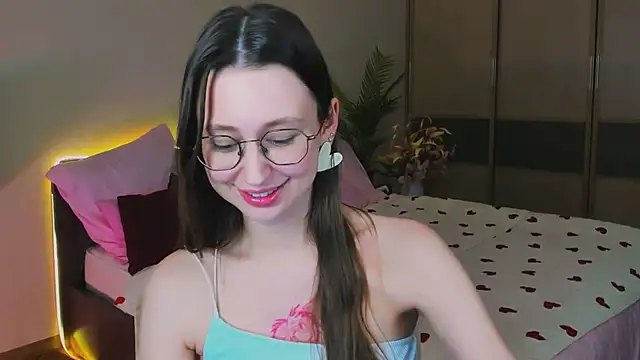 YourLovellyStory online show from April 14, 1:05 pm