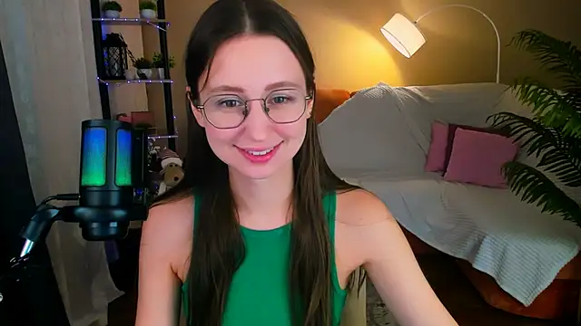 YourLovellyStory online show from December 1, 4:30 pm