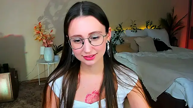 YourLovellyStory online show from November 18, 5:38 pm