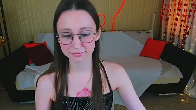 YourLovellyStory online show from March 14, 12:00 pm