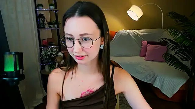 YourLovellyStory online show from December 3, 4:17 pm