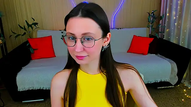 YourLovellyStory online show from April 5, 4:35 pm