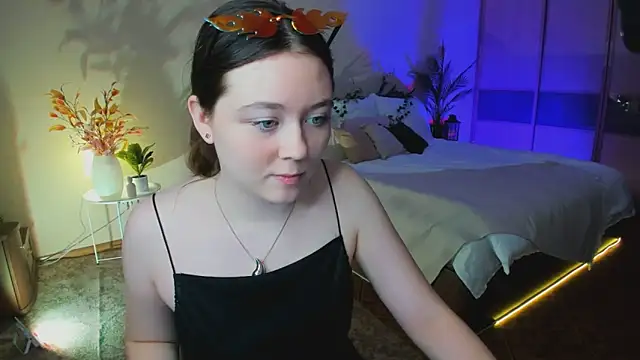 AlluringLookk online show from November 13, 11:25 am