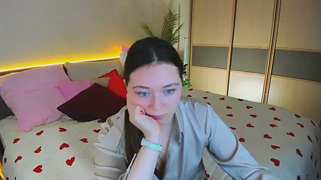 AlluringLookk online show from March 24, 4:40 pm