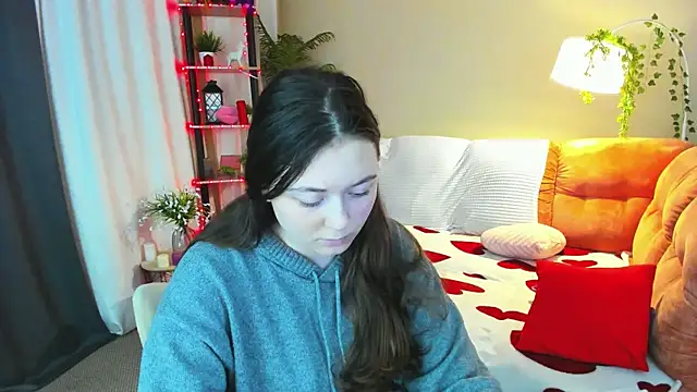 AlluringLookk online show from April 14, 5:18 pm