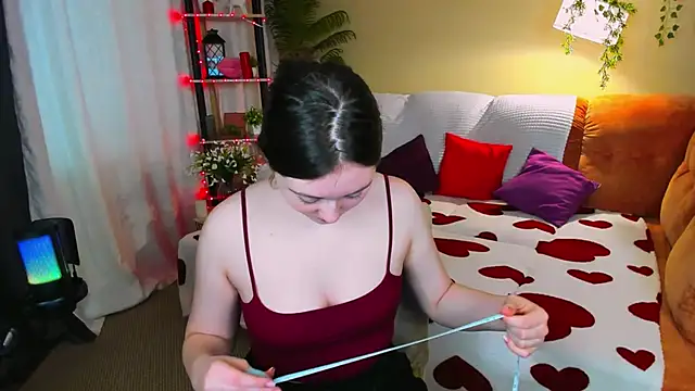 AlluringLookk online show from April 11, 7:45 am