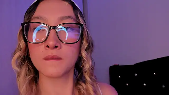 Snapshot of LauMiller chatting on October 23, 12:09 am LauMiller online show from October 23, 12:09 am