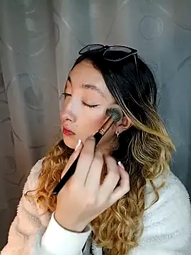 Snapshot of LauMiller chatting on November 21, 12:31 am LauMiller online show from November 21, 12:31 am