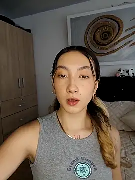 Snapshot of LauMiller chatting on November 8, 5:38 pm LauMiller online show from November 8, 5:38 pm