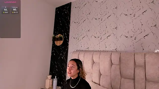 Snapshot of LauMiller chatting on September 22, 7:31 pm LauMiller online show from September 22, 7:31 pm