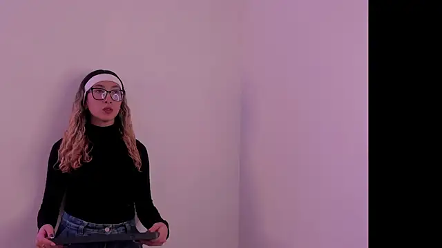 Snapshot of LauMiller chatting on November 4, 11:19 pm LauMiller online show from November 4, 11:19 pm