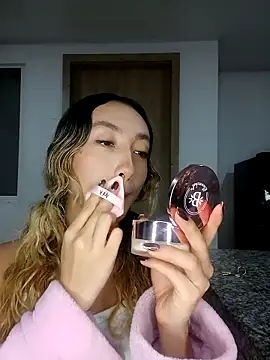 Snapshot of LauMiller chatting on December 16, 12:15 am LauMiller online show from December 16, 12:15 am