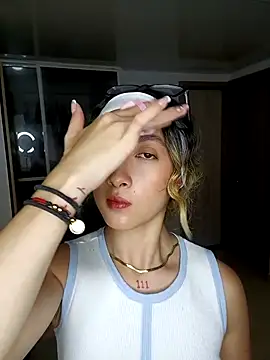 Snapshot of LauMiller chatting on November 24, 7:36 pm LauMiller online show from November 24, 7:36 pm