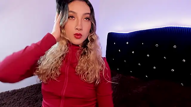 Snapshot of LauMiller chatting on December 14, 12:39 am LauMiller online show from December 14, 12:39 am