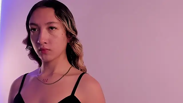 Snapshot of LauMiller chatting on November 1, 10:42 am LauMiller online show from November 1, 10:42 am