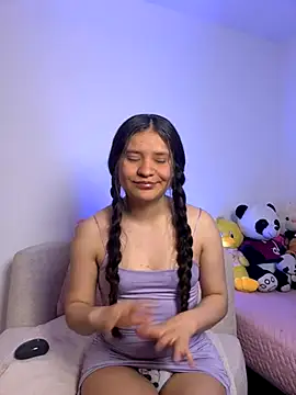 Snapshot of Emilyybennet_ chatting on November 21, 8:13 am Emilyybennet online show from November 21, 8:13 am