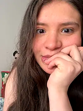 Snapshot of Emilyybennet_ chatting on November 18, 9:29 pm Emilyybennet online show from November 18, 9:29 pm