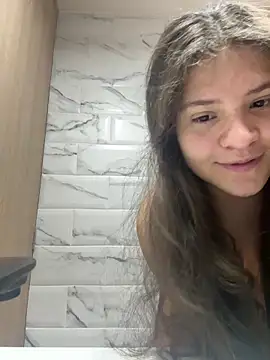 Emilyybennet  online show from December 20, 9:39 pm