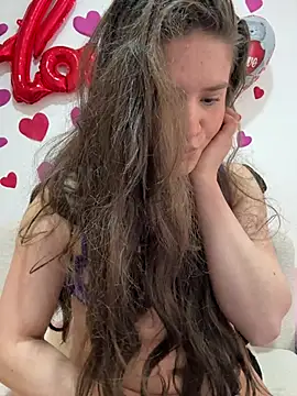 Emilyybennet  online show from February 9, 10:30 pm