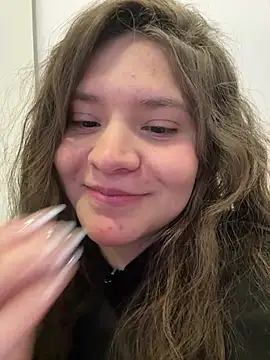 Snapshot of Emilyybennet_ chatting on June 4, 3:22 am Emilyybennet online show from June 4, 3:22 am